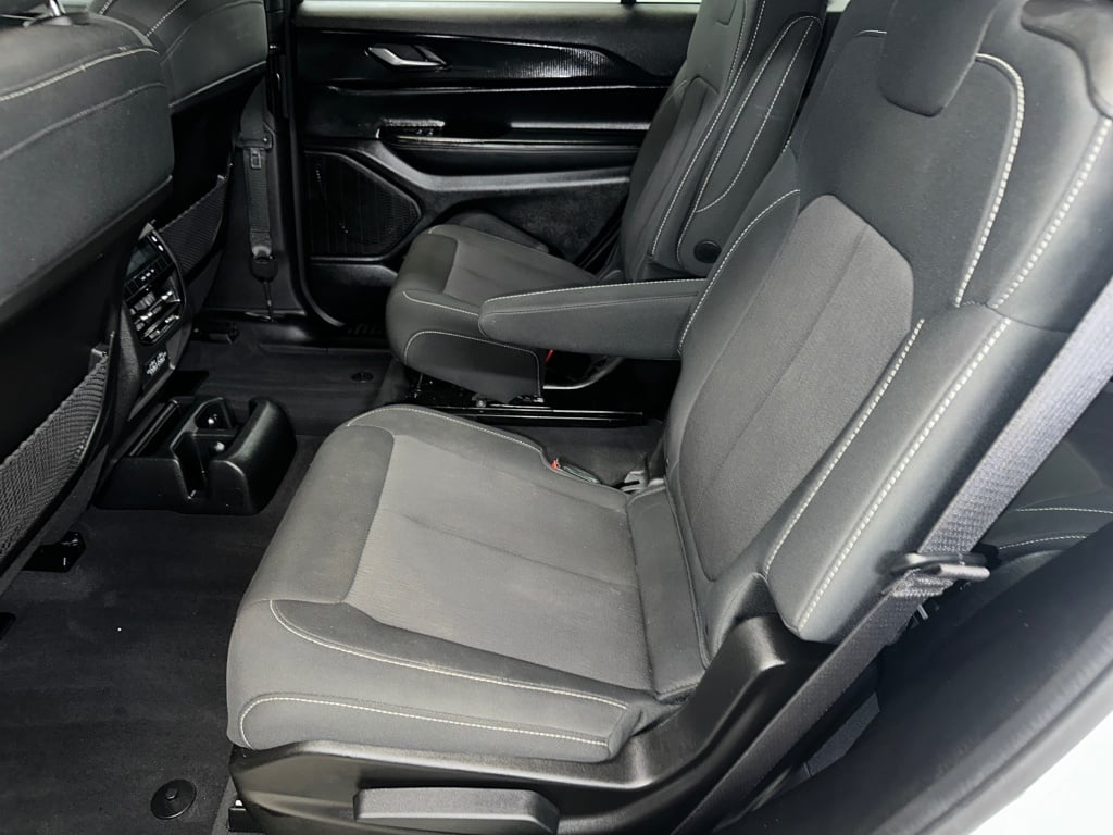 2024 Jeep Grand Cherokee Laredo X photo 16