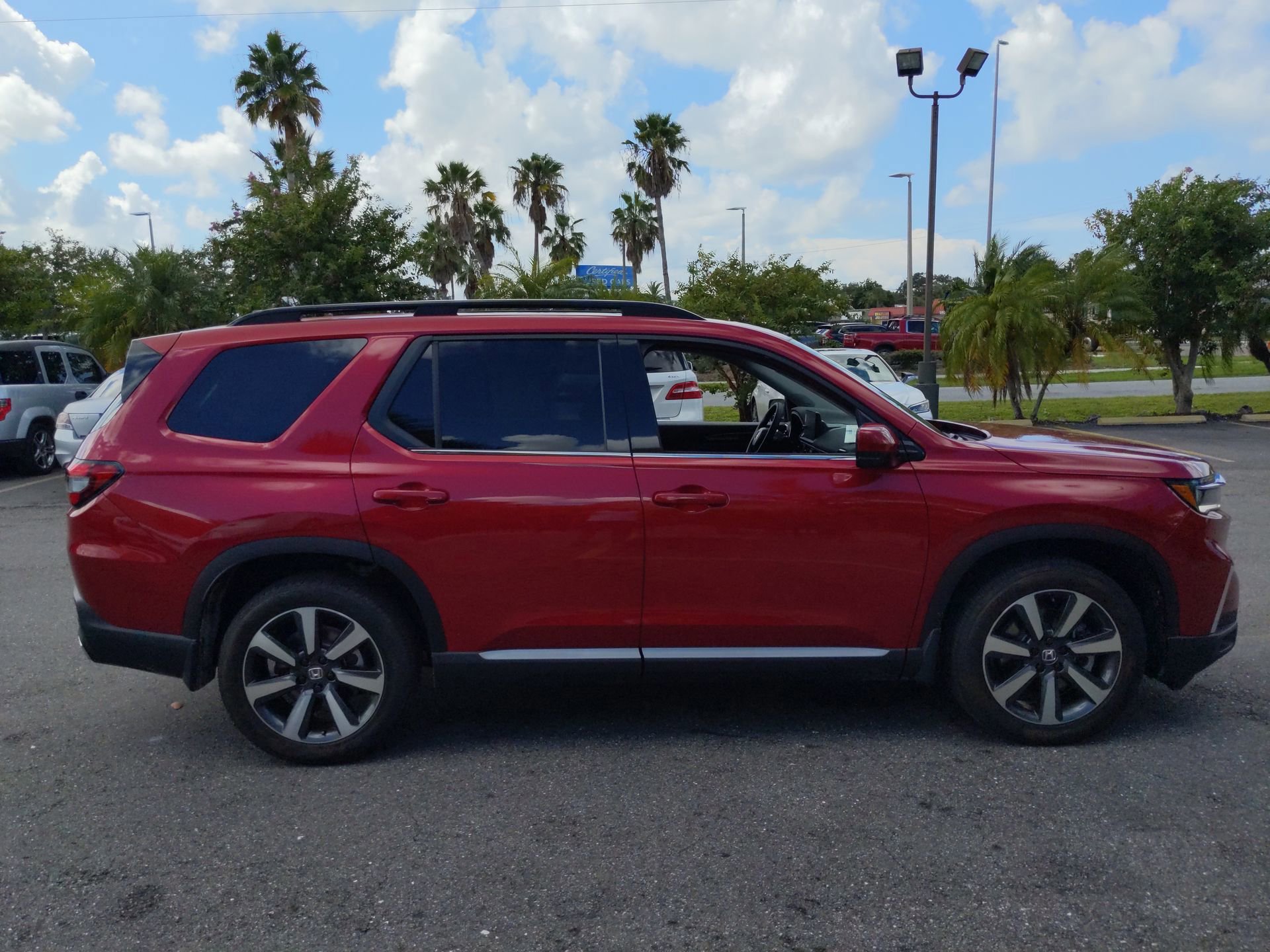 2025 Honda Pilot Touring photo 3