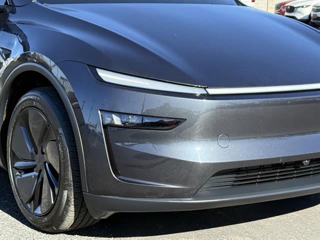 2026 Tesla Model Y Long Range photo 2