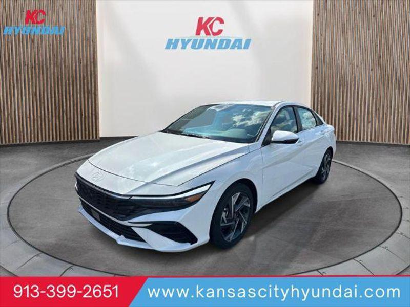 2025 Hyundai Elantra Limited's photo