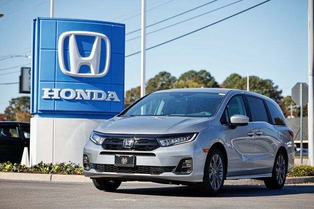 2026 Honda Odyssey Touring's photo