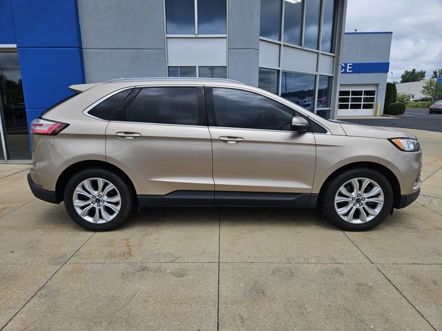 2020 Ford Edge Titanium photo 4