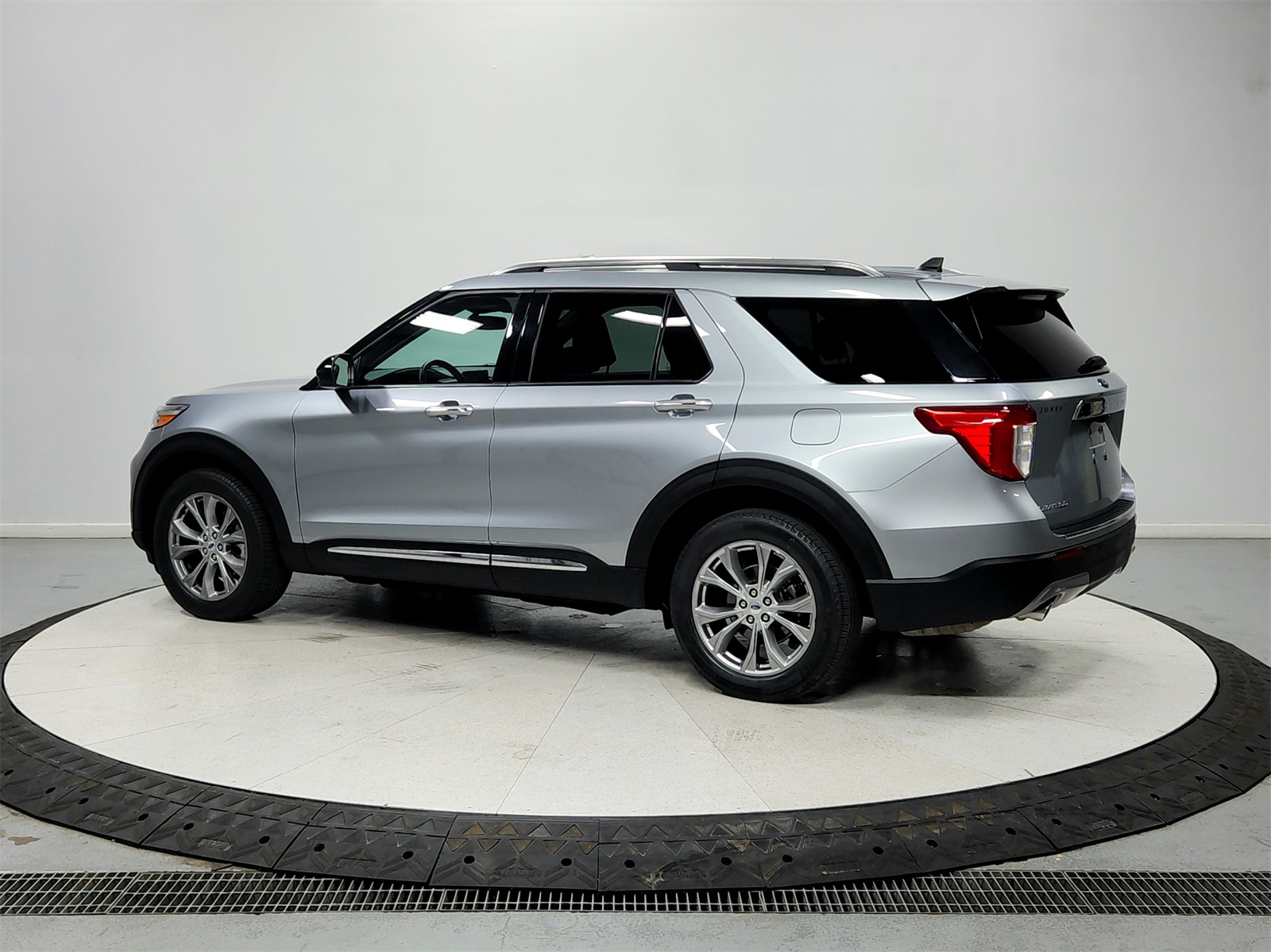 2023 Ford Explorer Limited photo 2