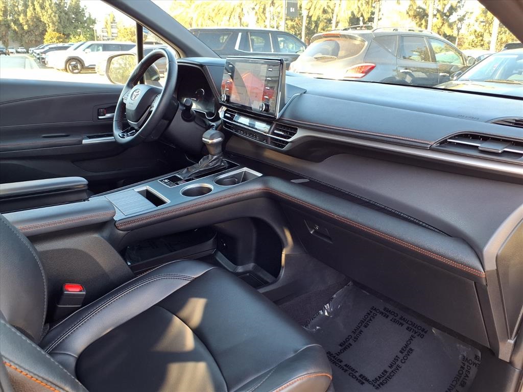 2021 Toyota Sienna XSE photo 13