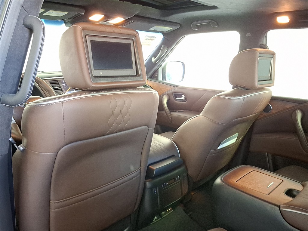 2015 Infiniti QX80 Limited photo 12