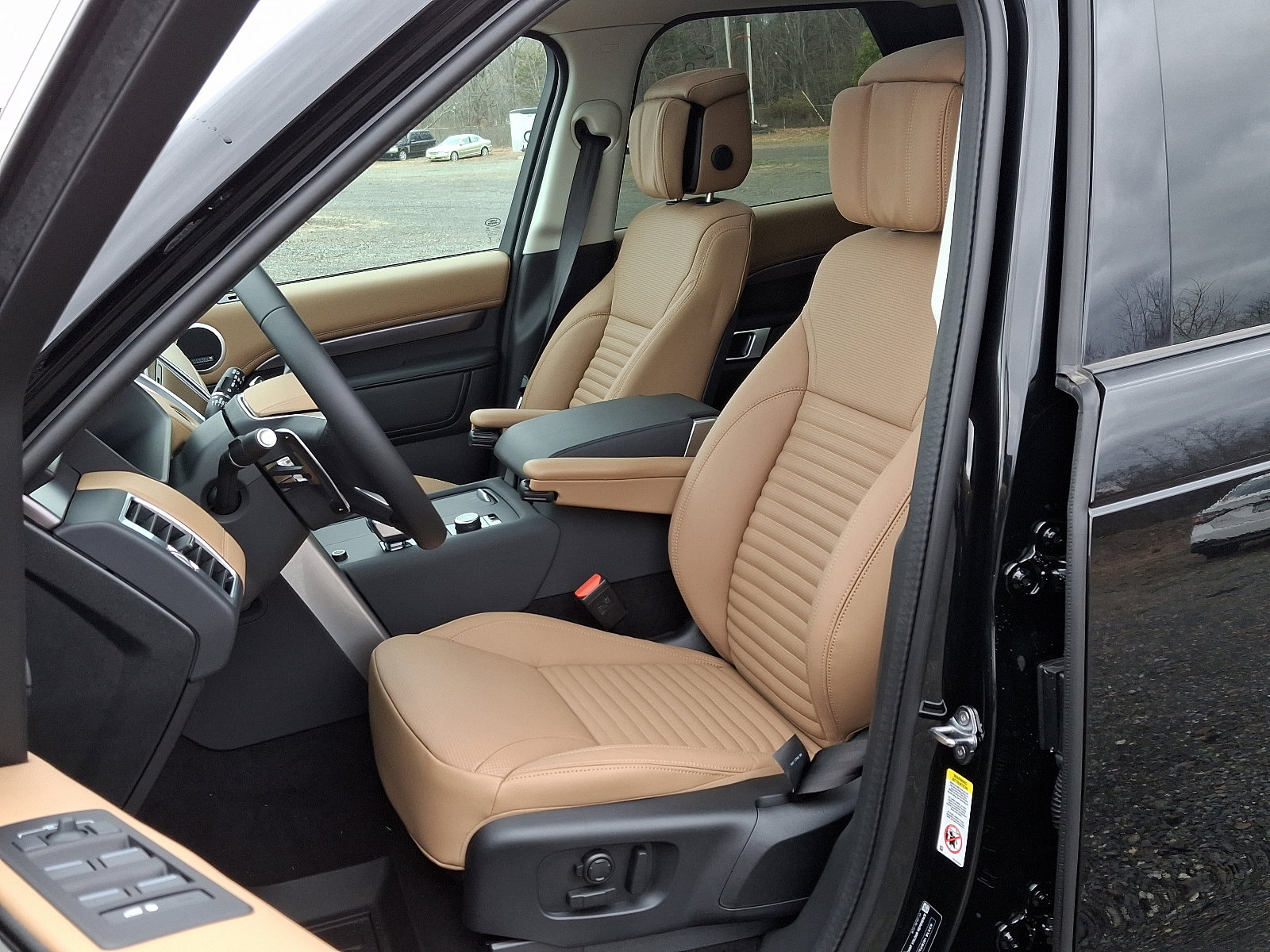 2025 Land Rover Discovery Metropolitan Edition photo 10