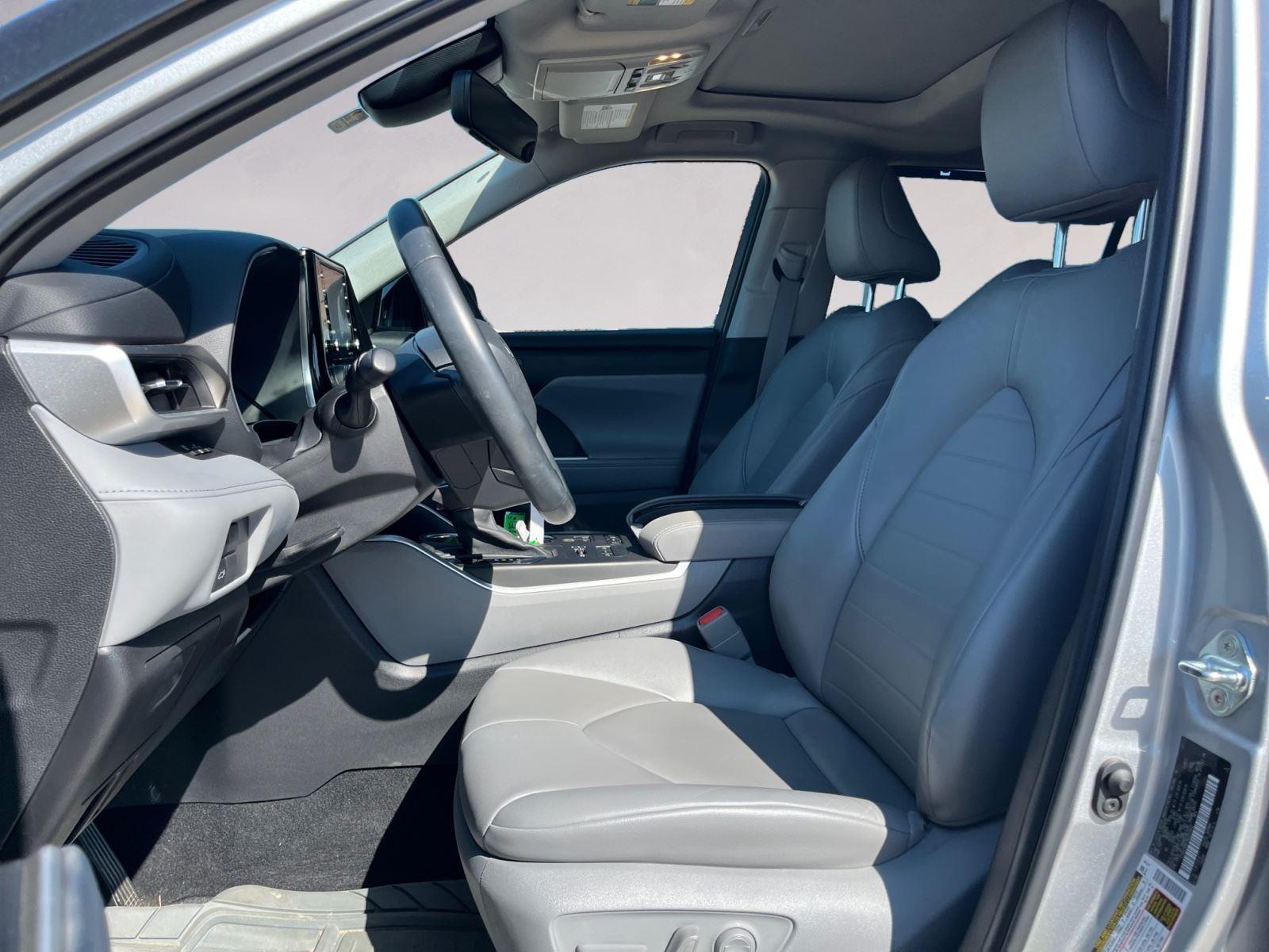 2022 Toyota Highlander XLE photo 9