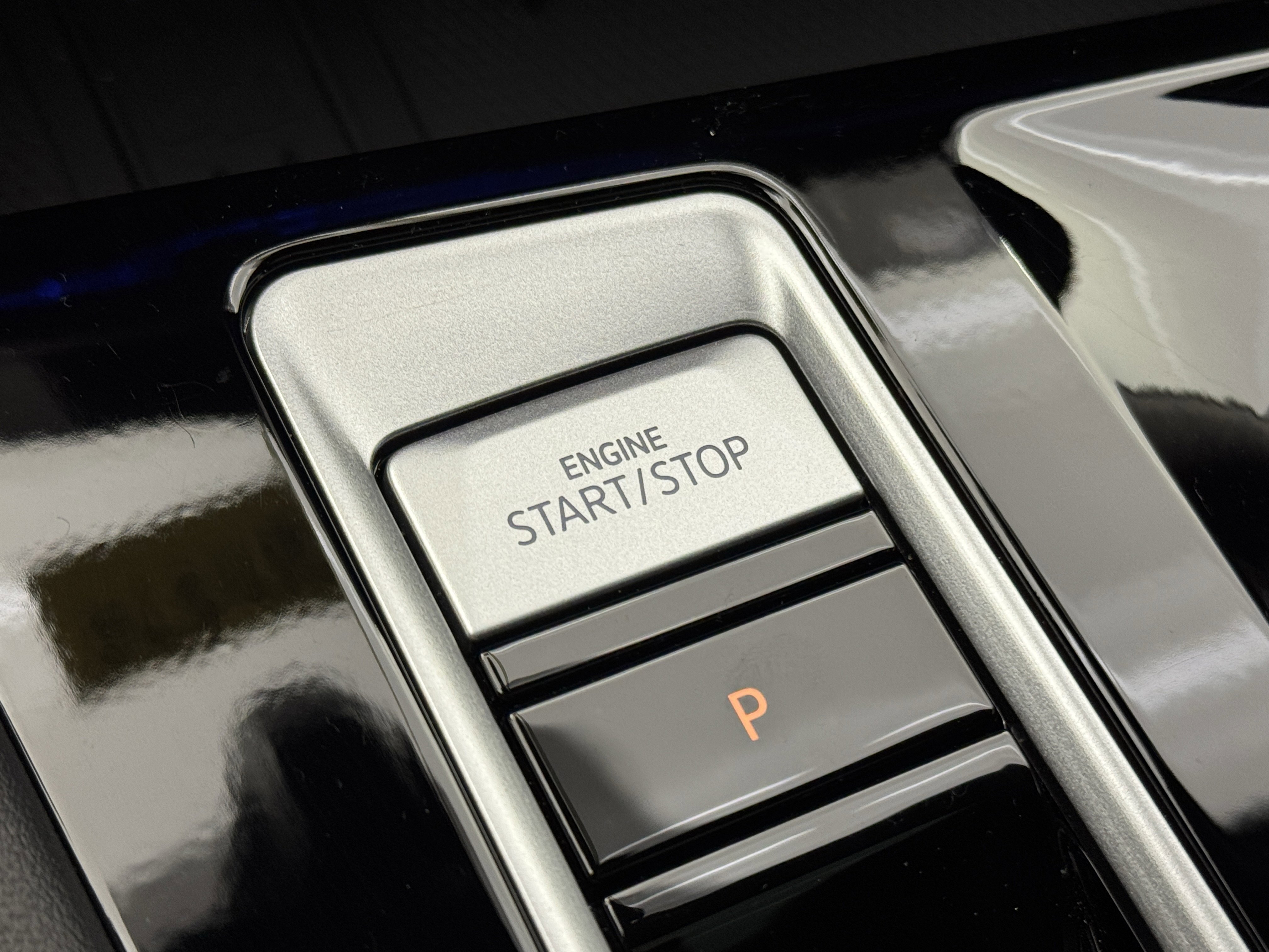 2025 Volkswagen Atlas SEL Premium R-Line photo 3