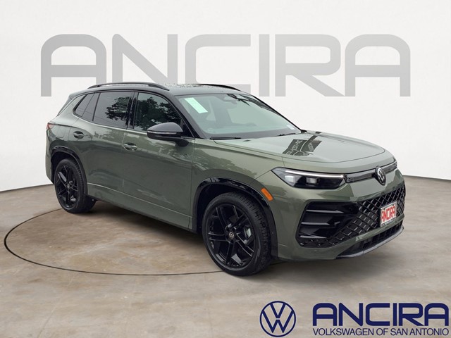 2026 Volkswagen Tiguan SE R-LINE BLACK's photo