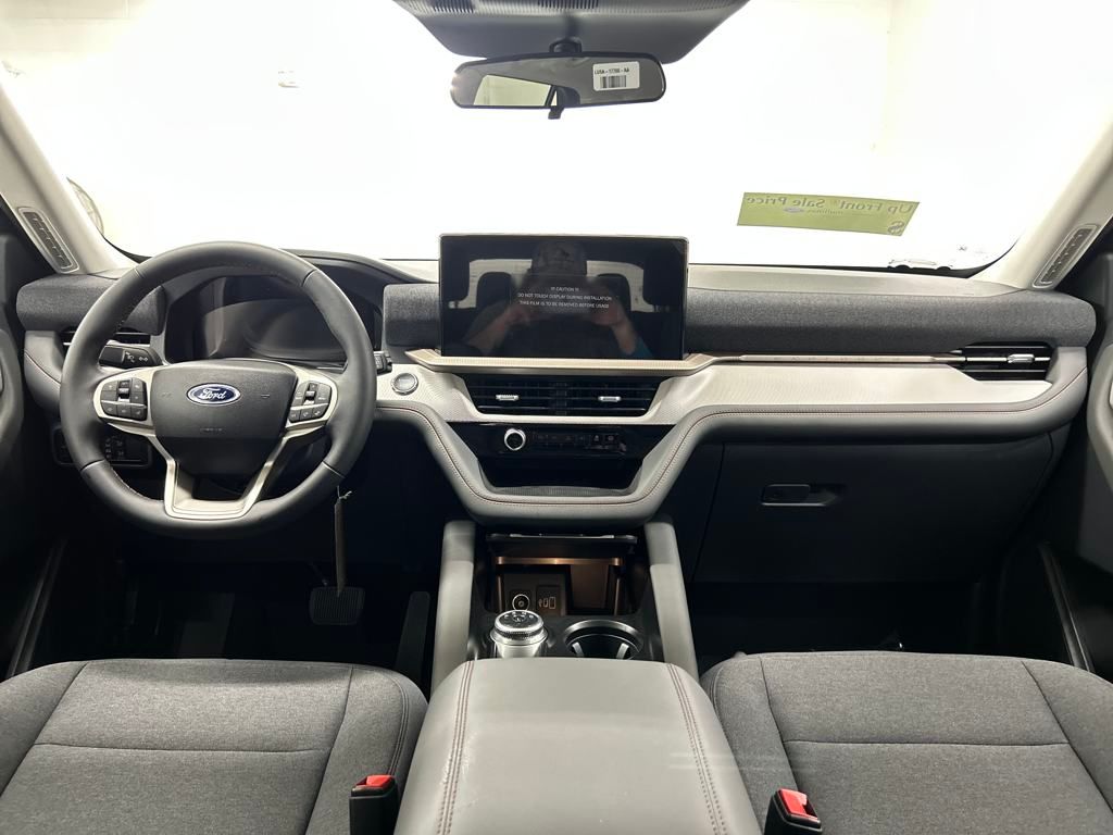 2025 Ford Explorer photo 4
