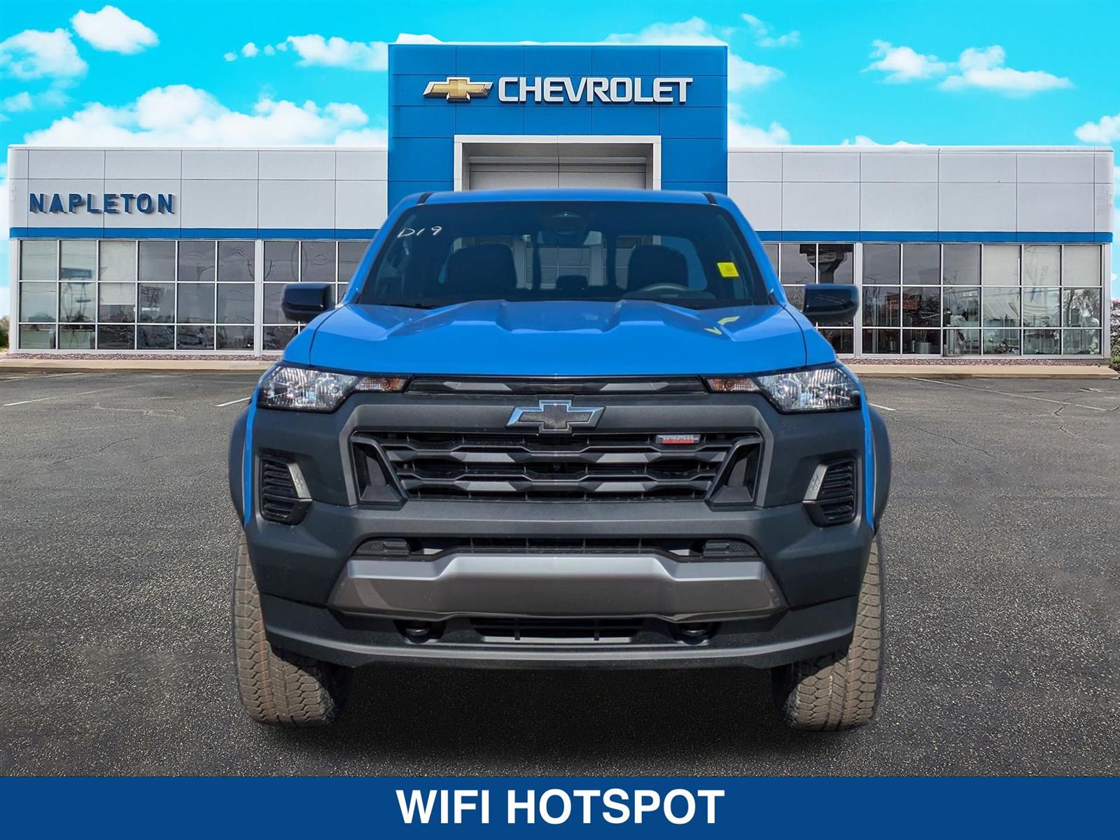 2025 Chevrolet Colorado Trail Boss photo 2