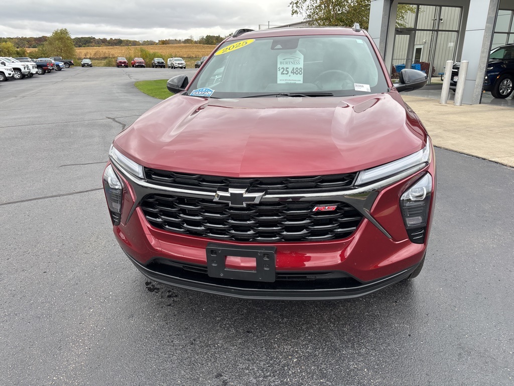 2025 Chevrolet Trax photo 2