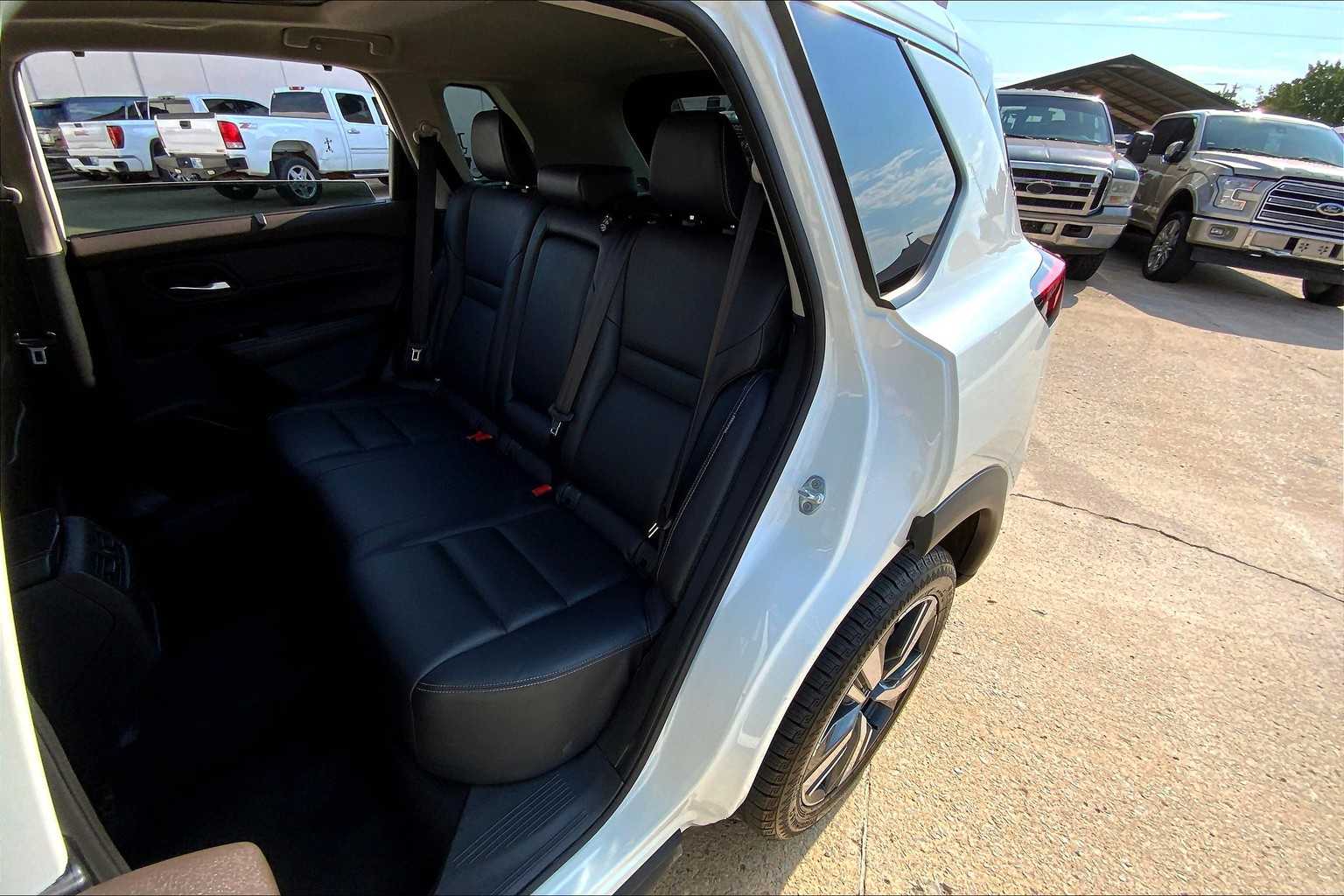 2023 Nissan Rogue SL photo 18