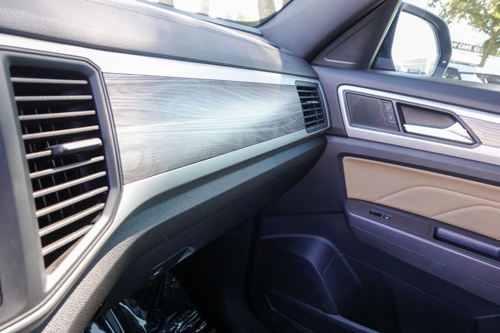 2021 Volkswagen Atlas Cross Sport V6 SE Technology photo 25