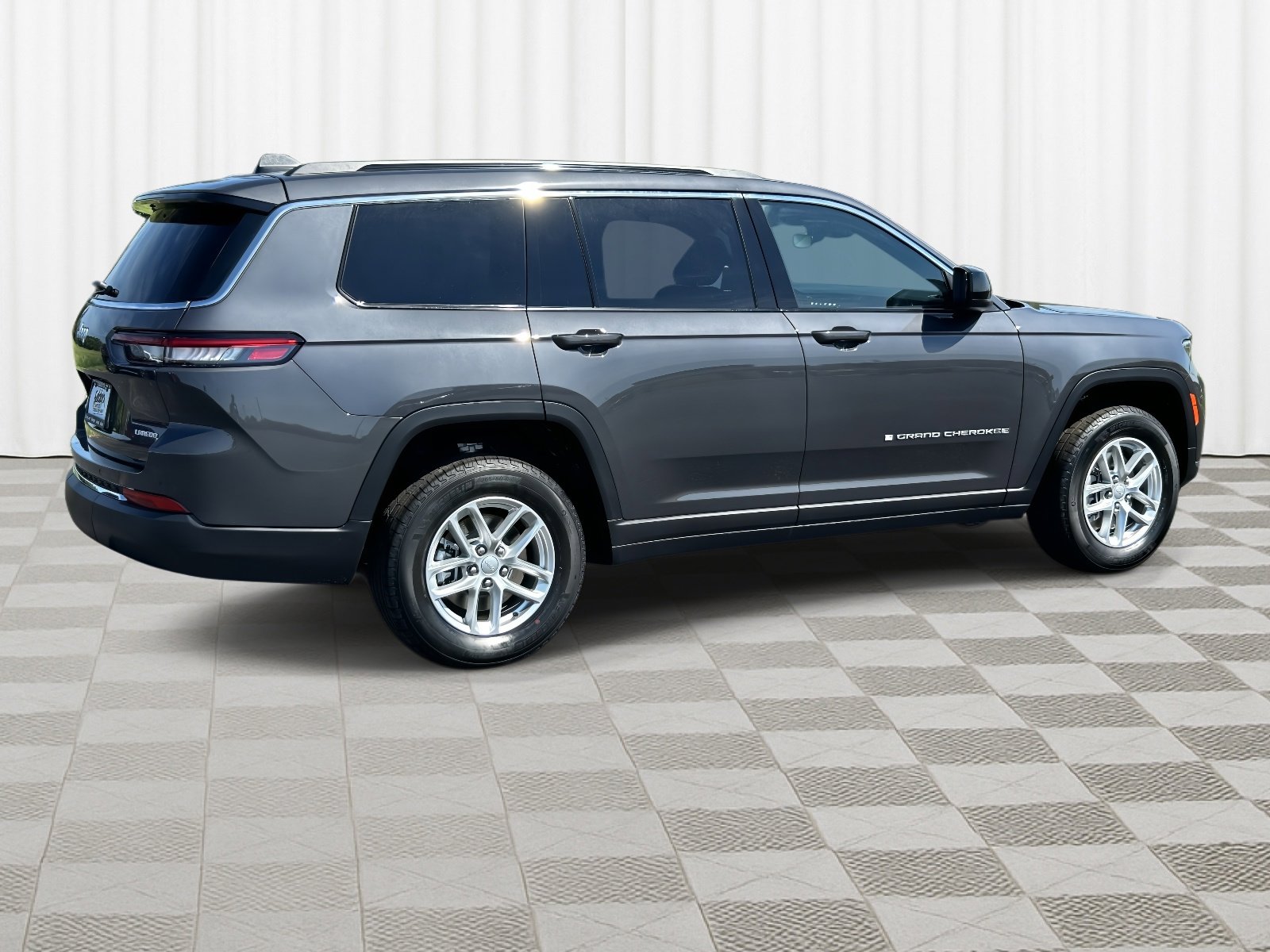 2025 Jeep Grand Cherokee Laredo X photo 2