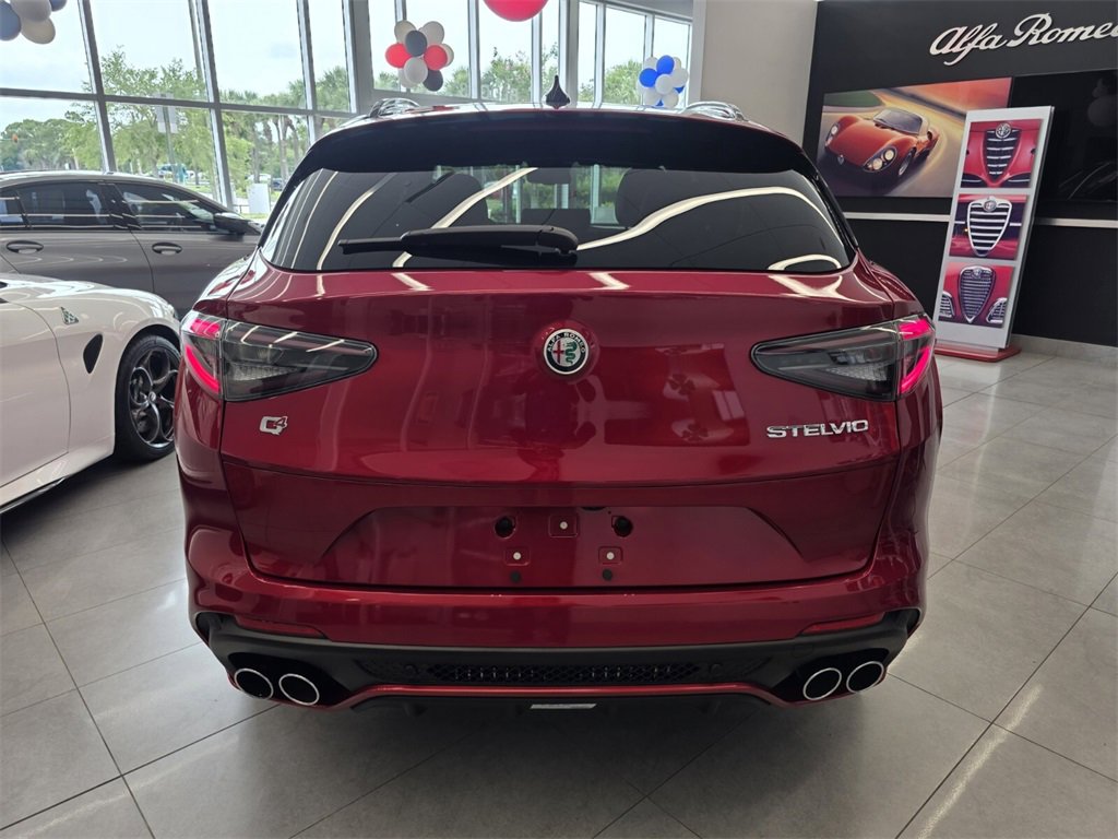 2024 Alfa Romeo Stelvio Quadrifoglio photo 5