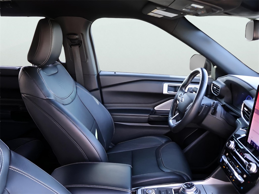 2021 Ford Explorer ST photo 9