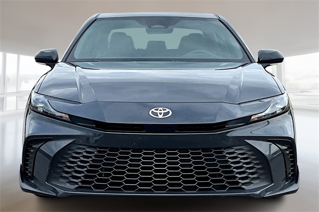 2025 Toyota Camry SE photo 3