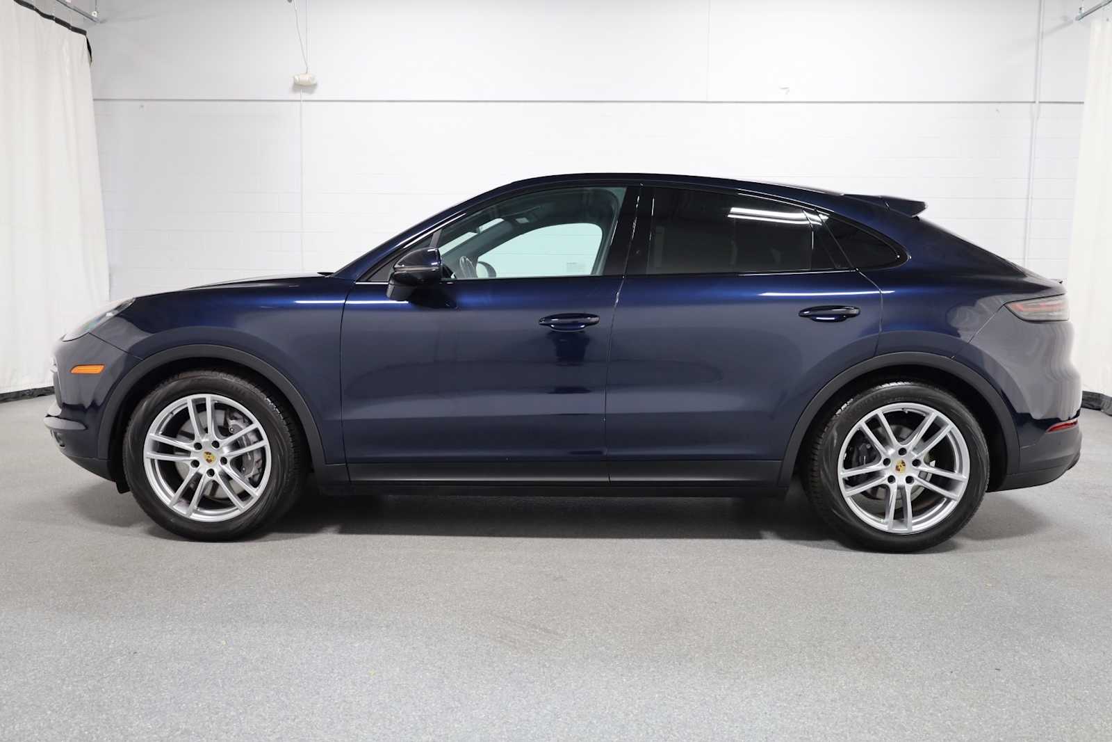 2023 Porsche Cayenne Coupe photo 2