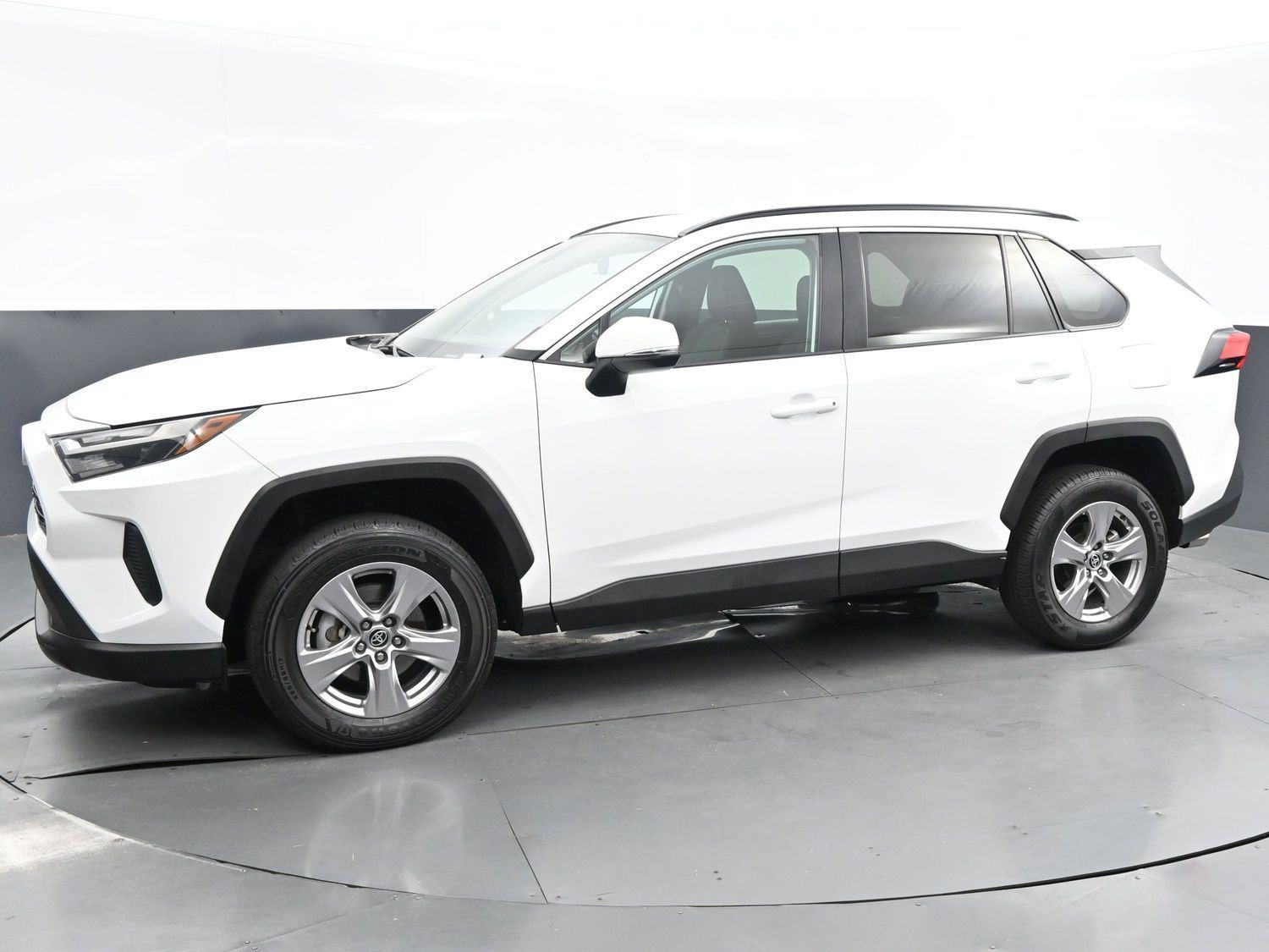 2023 Toyota RAV4 XLE photo 4