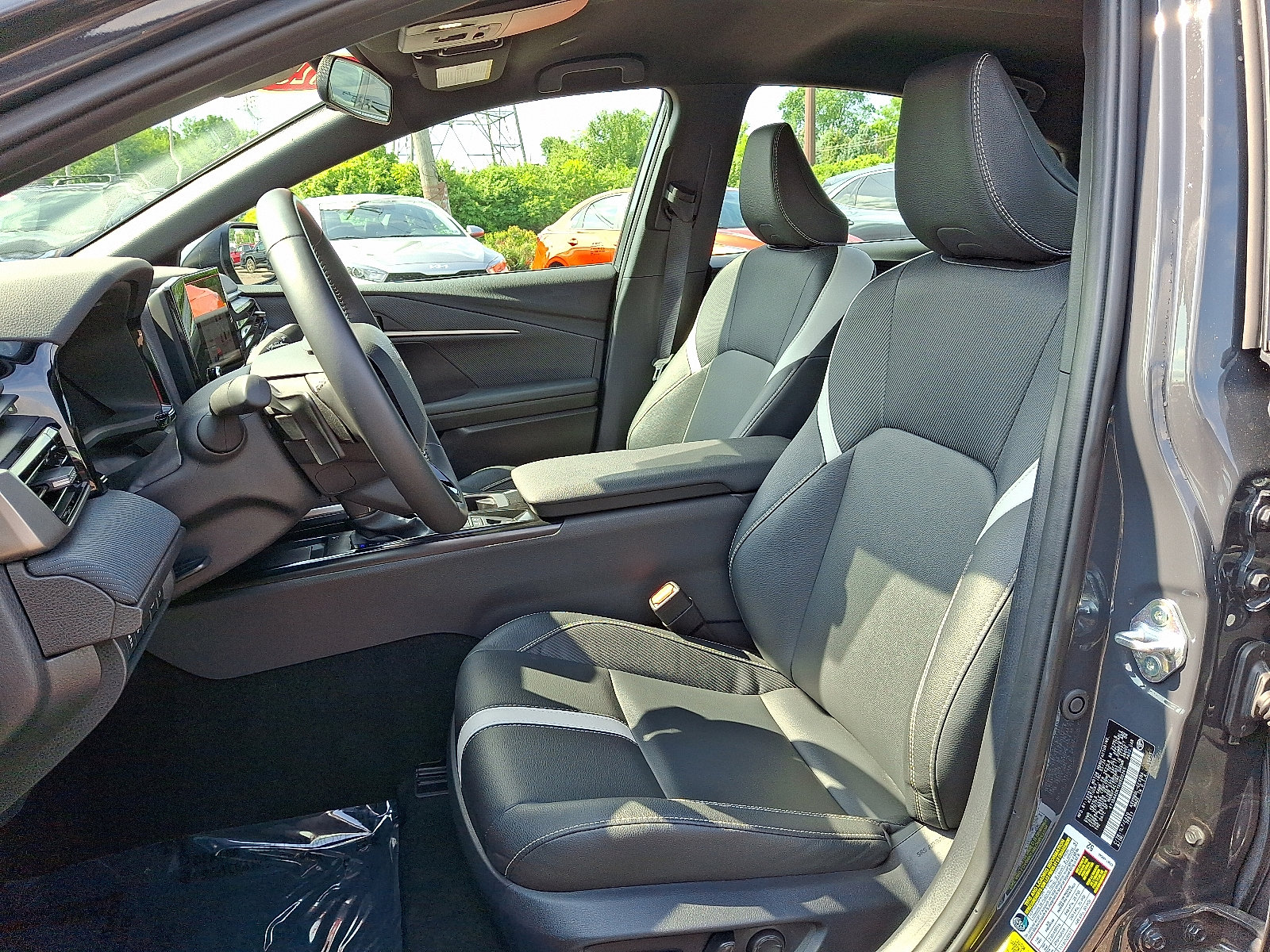 2025 Toyota Camry SE photo 10