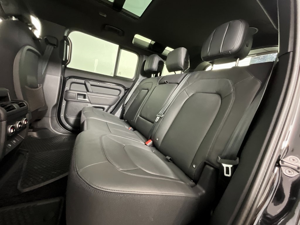 2025 Land Rover Defender 110 V8 photo 4
