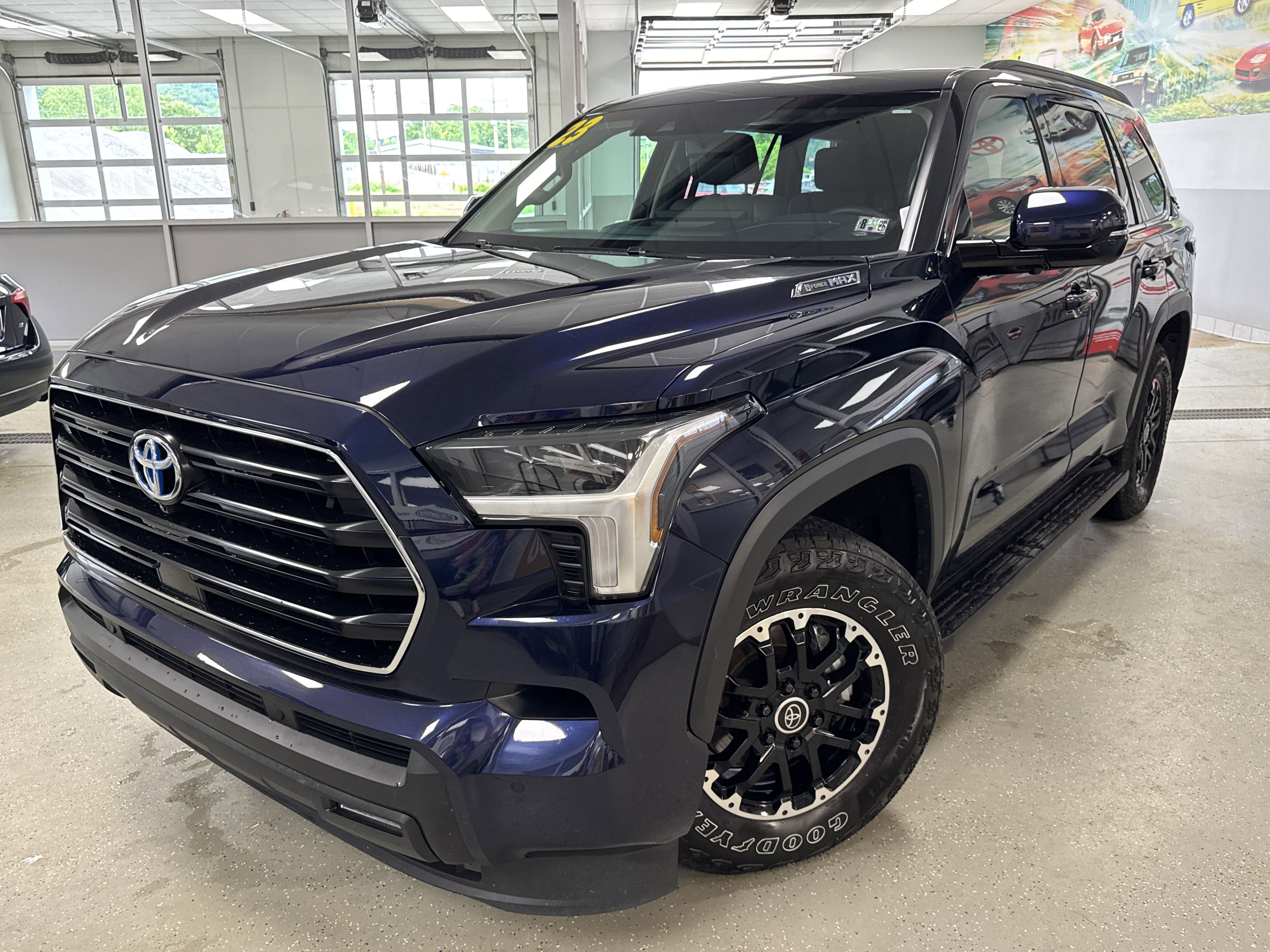 2023 Toyota Sequoia SR5's photo