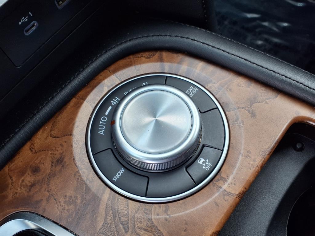 2023 Nissan Armada SL photo 14
