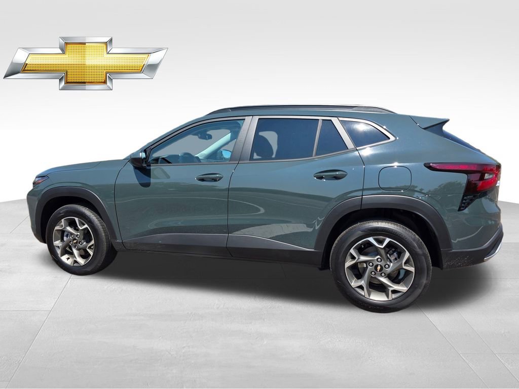 2025 Chevrolet Trax LT photo 4