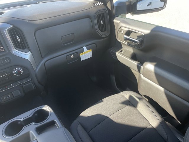 2025 Chevrolet Silverado 2500HD Custom photo 16