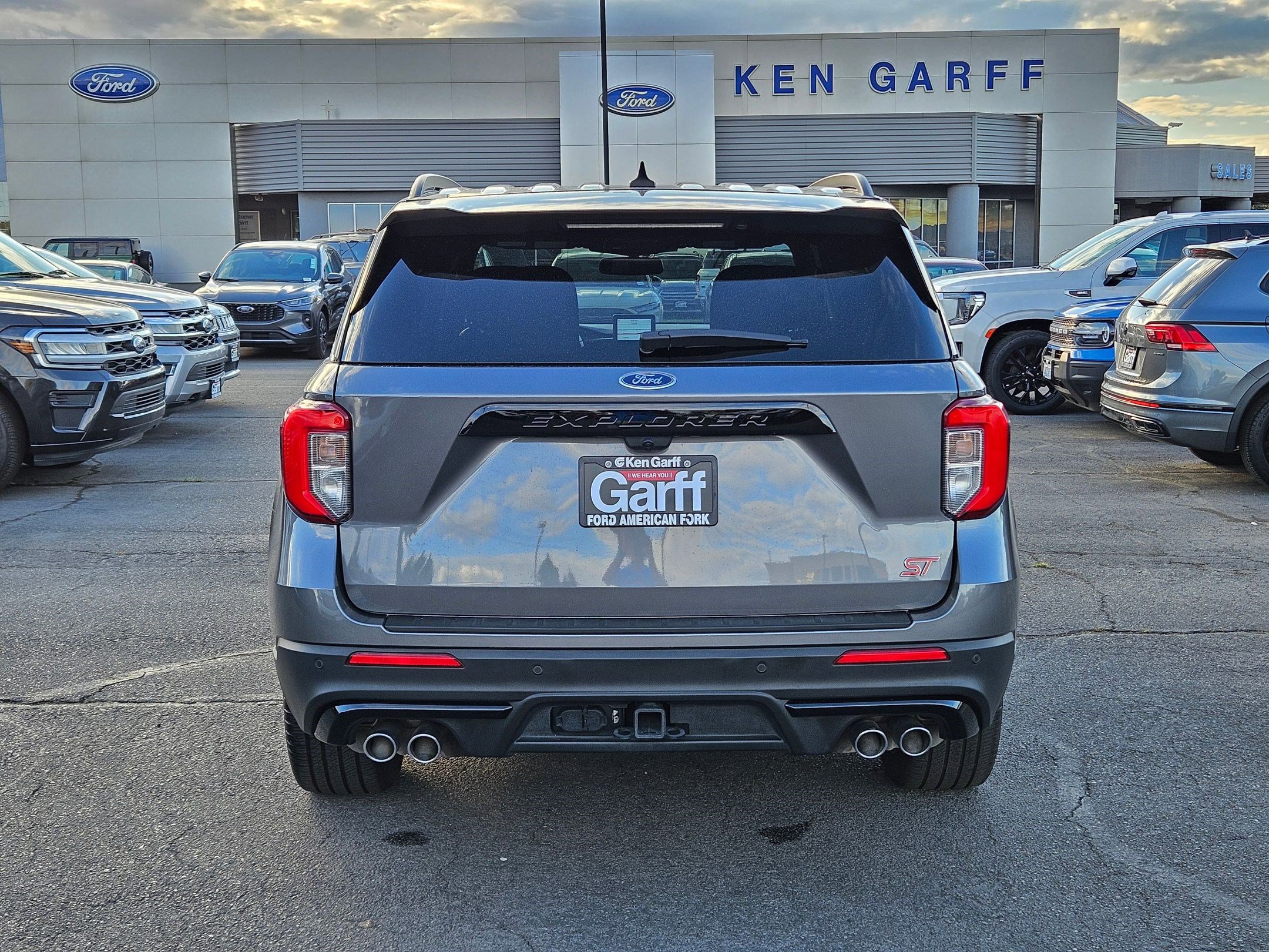 2023 Ford Explorer ST photo 2
