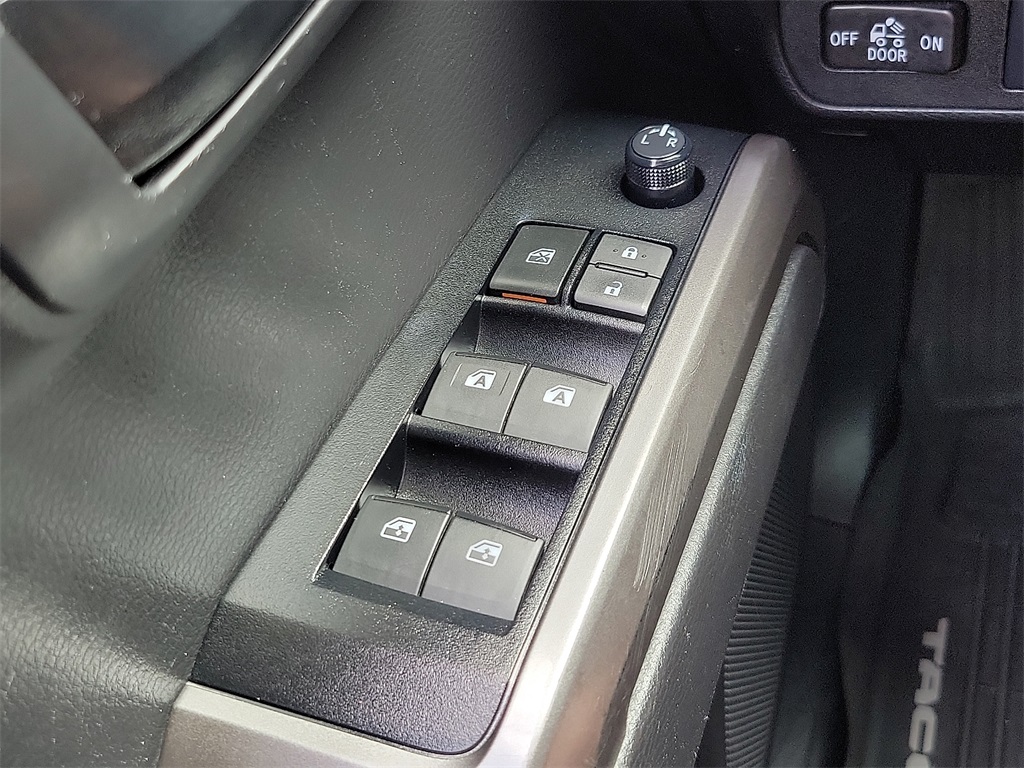 2023 Toyota Tacoma SR5 photo 13