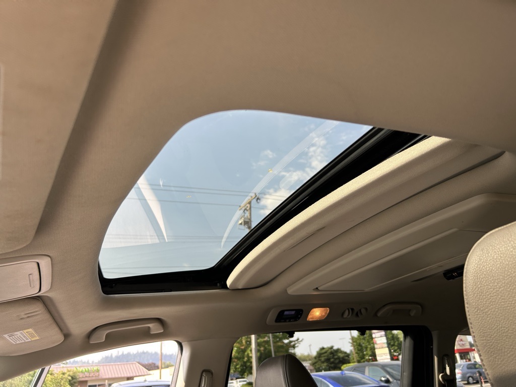 2015 Honda Odyssey Touring photo 23