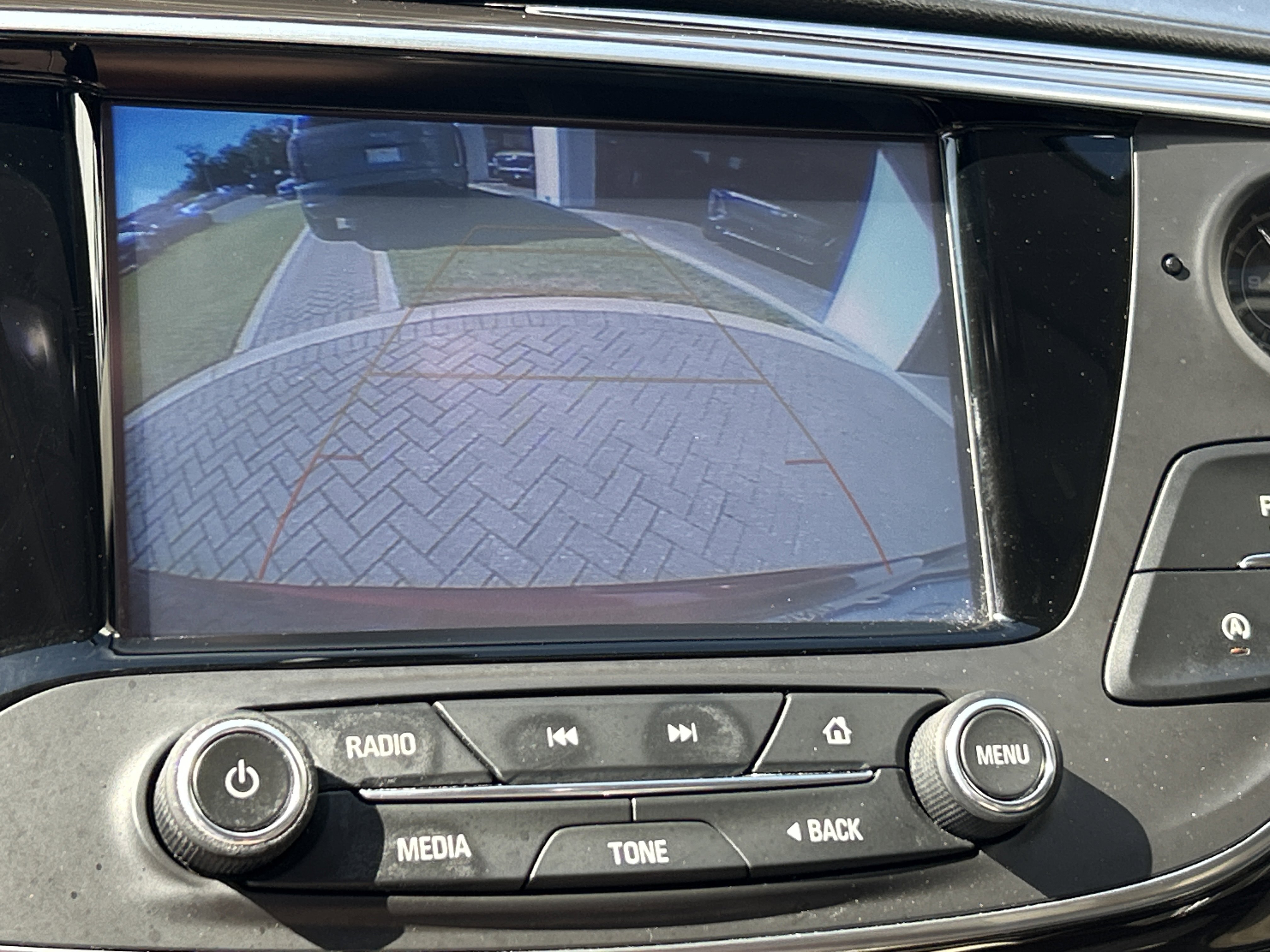 2020 Buick Envision Essence photo 4