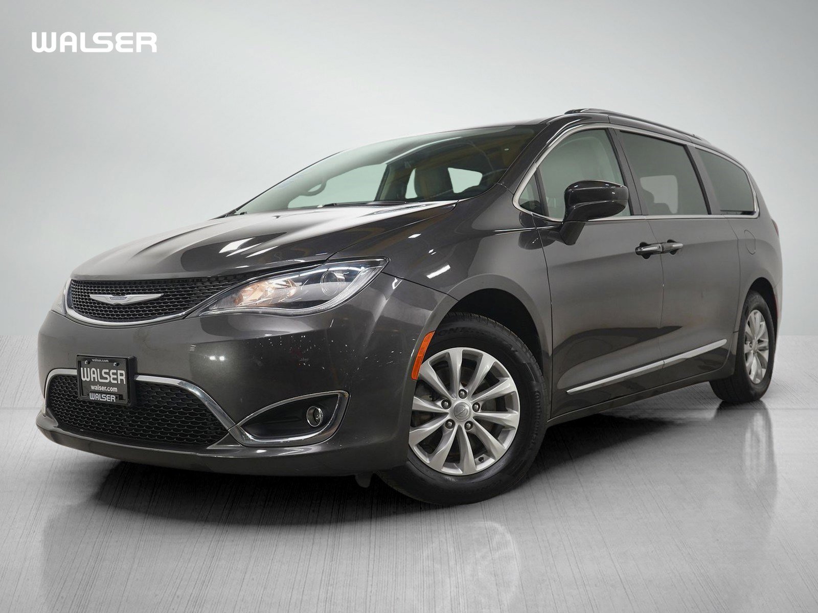 2018 Chrysler Pacifica Touring L's photo