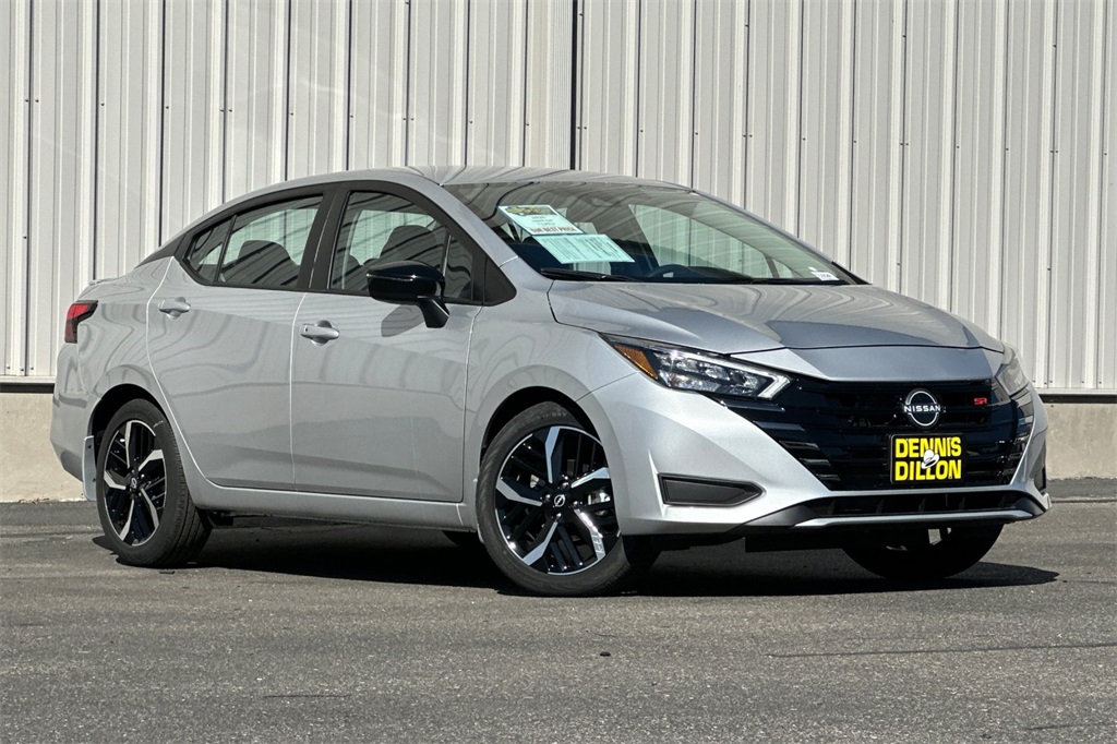 2025 Nissan Versa 1.6 SR photo 2