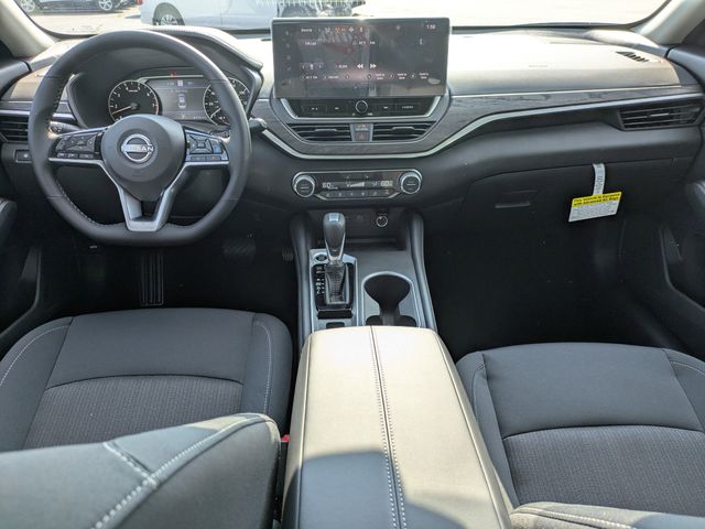 2025 Nissan Altima SV photo 7