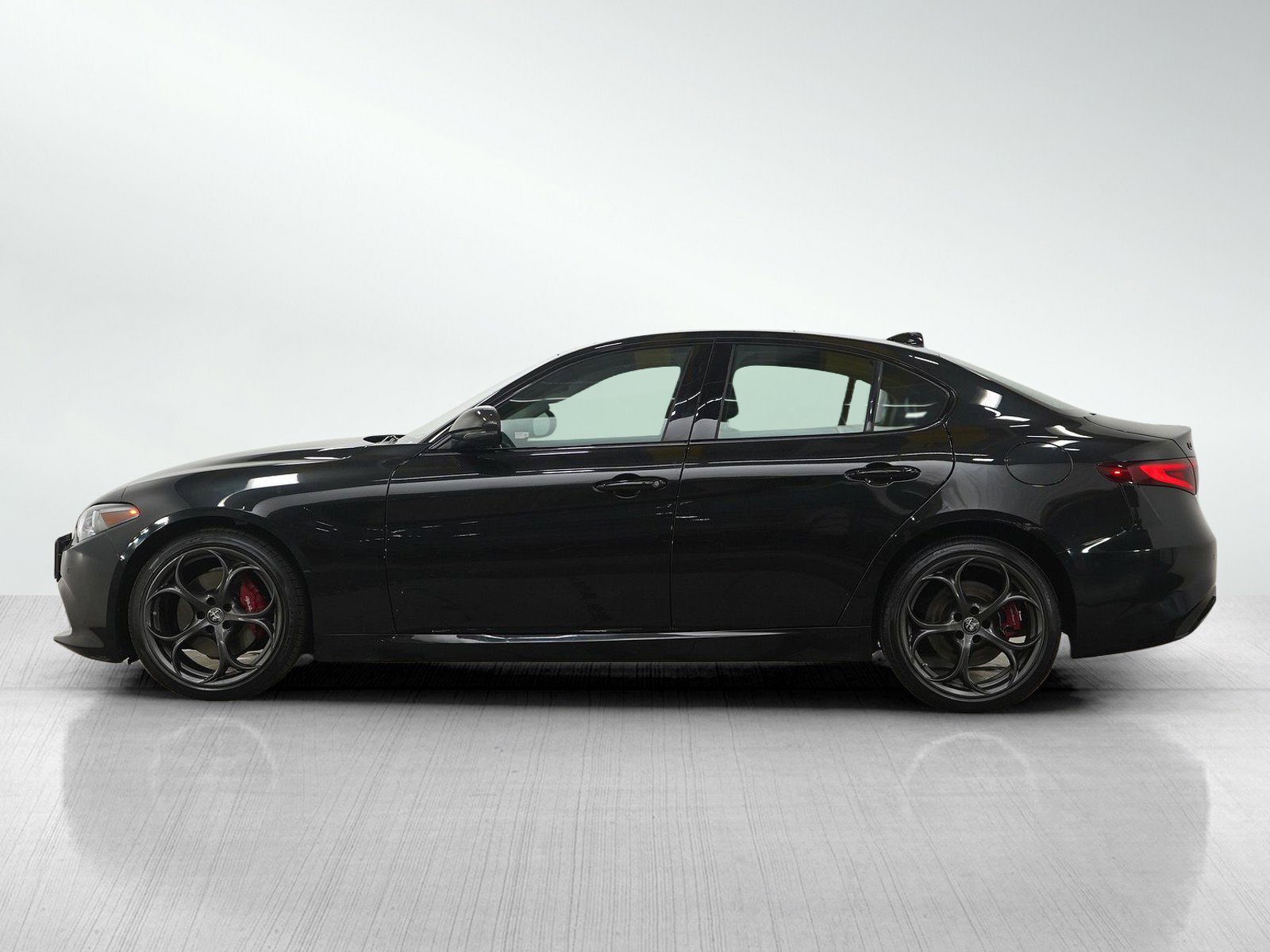 2019 Alfa Romeo Giulia Ti Sport photo 2