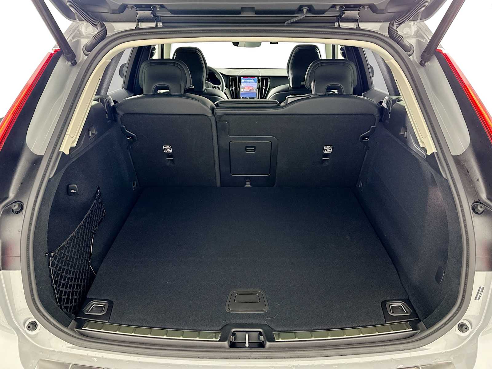 2025 Volvo XC60 T8 Plus photo 22