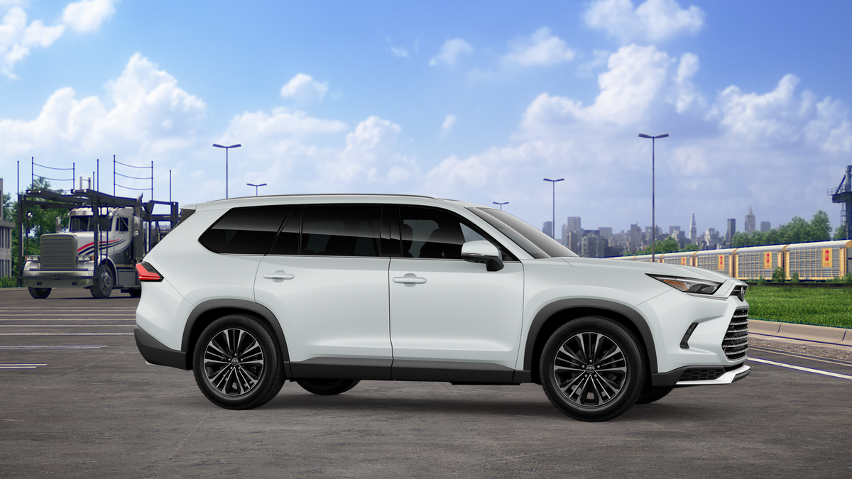 2026 Toyota Grand Highlander Hybrid MAX Platinum AWD photo 2