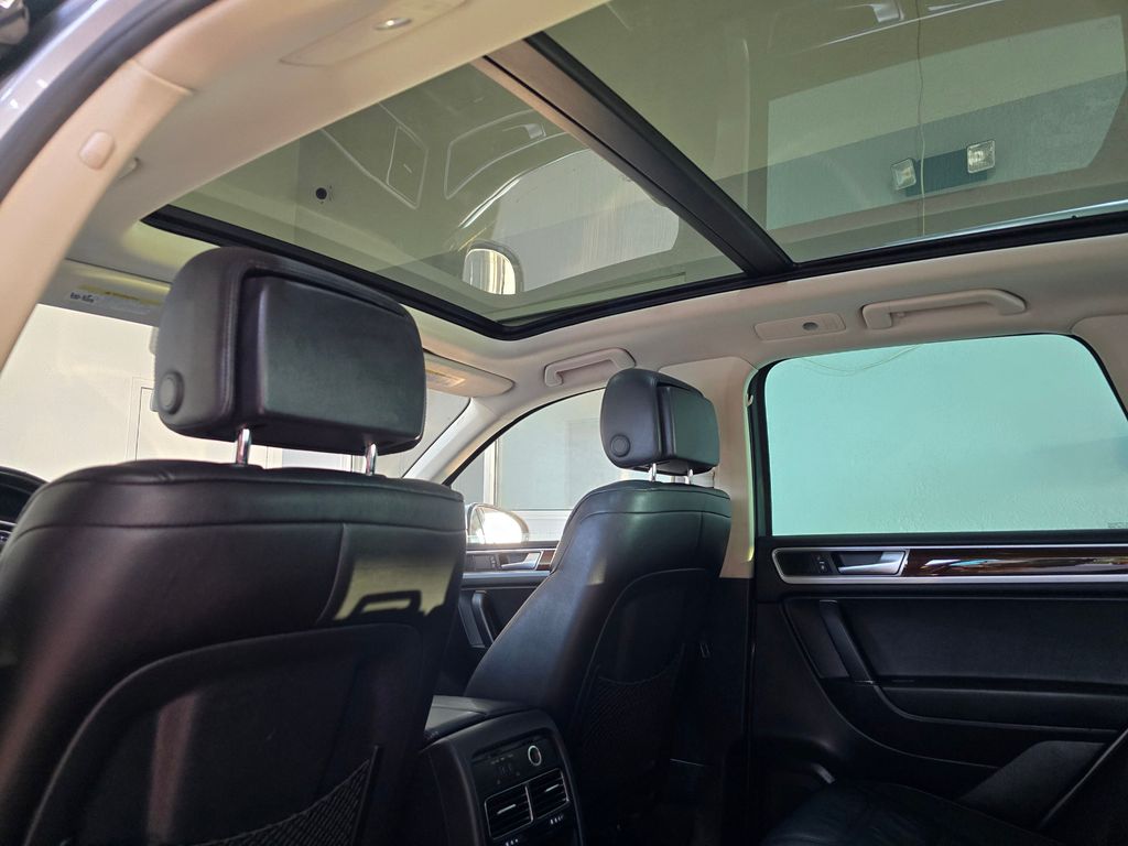 2015 Volkswagen Touareg V6 FSI TDI Hybrid photo 22