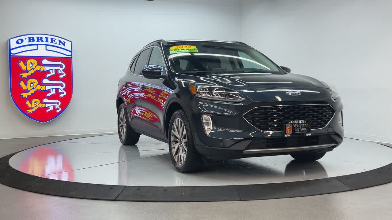 2022 Ford Escape Titanium photo 2