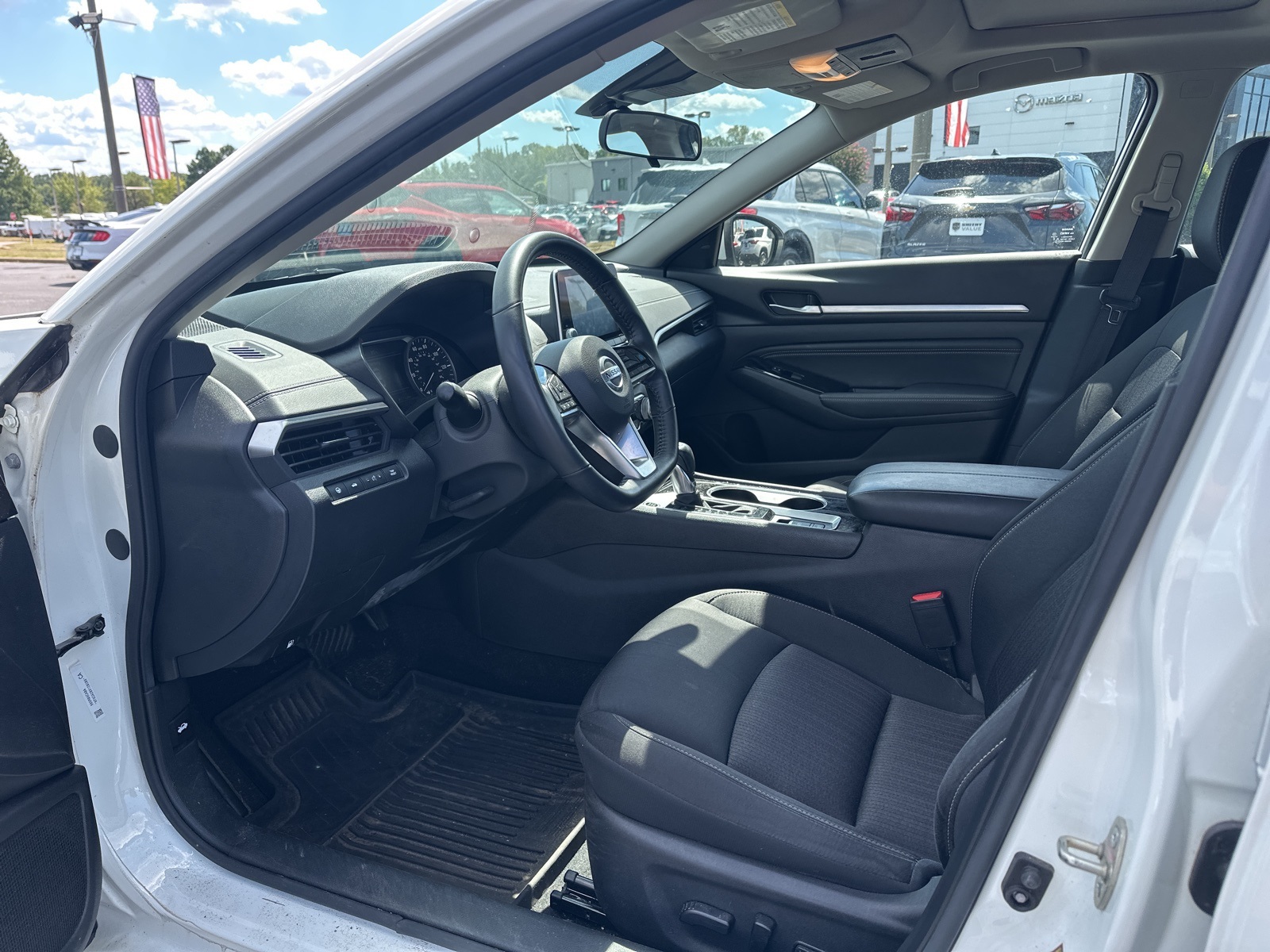 2021 Nissan Altima 2.5 SV photo 6