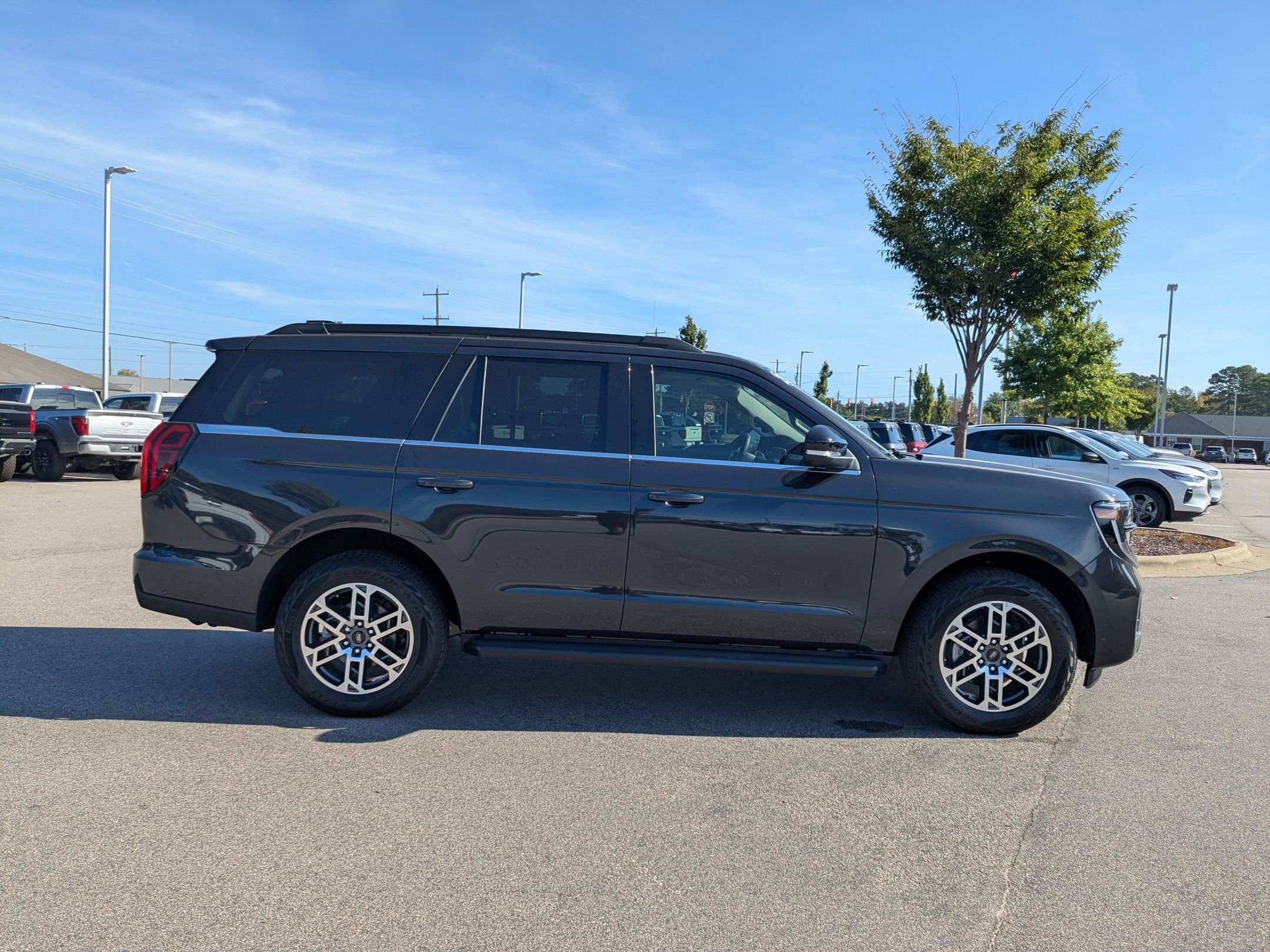 2025 Ford Expedition photo 4