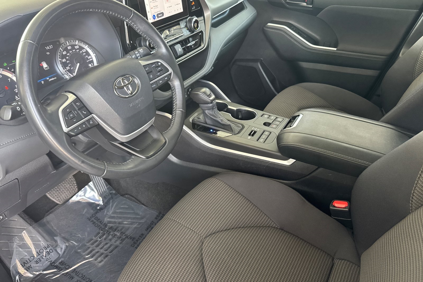 2024 Toyota Highlander LE photo 8