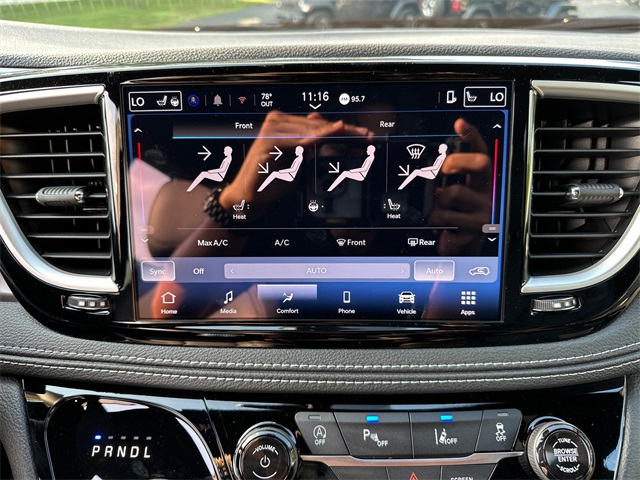 2025 Chrysler Pacifica photo 22
