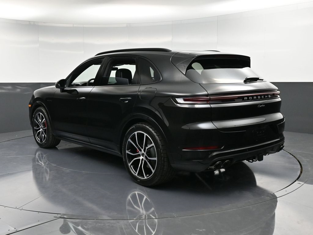2026 Porsche Cayenne Turbo photo 2