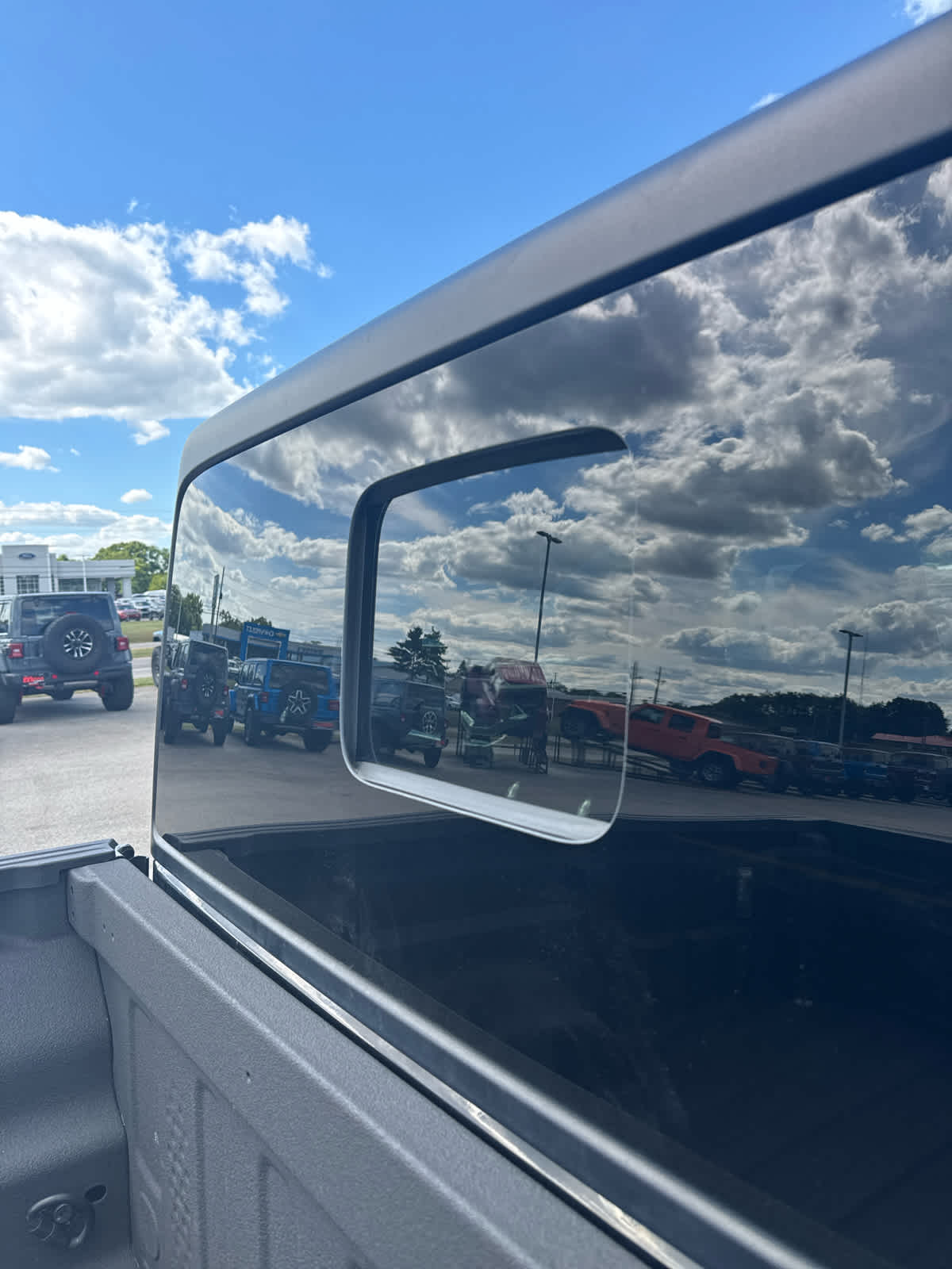 2023 Jeep Gladiator Sport S photo 13