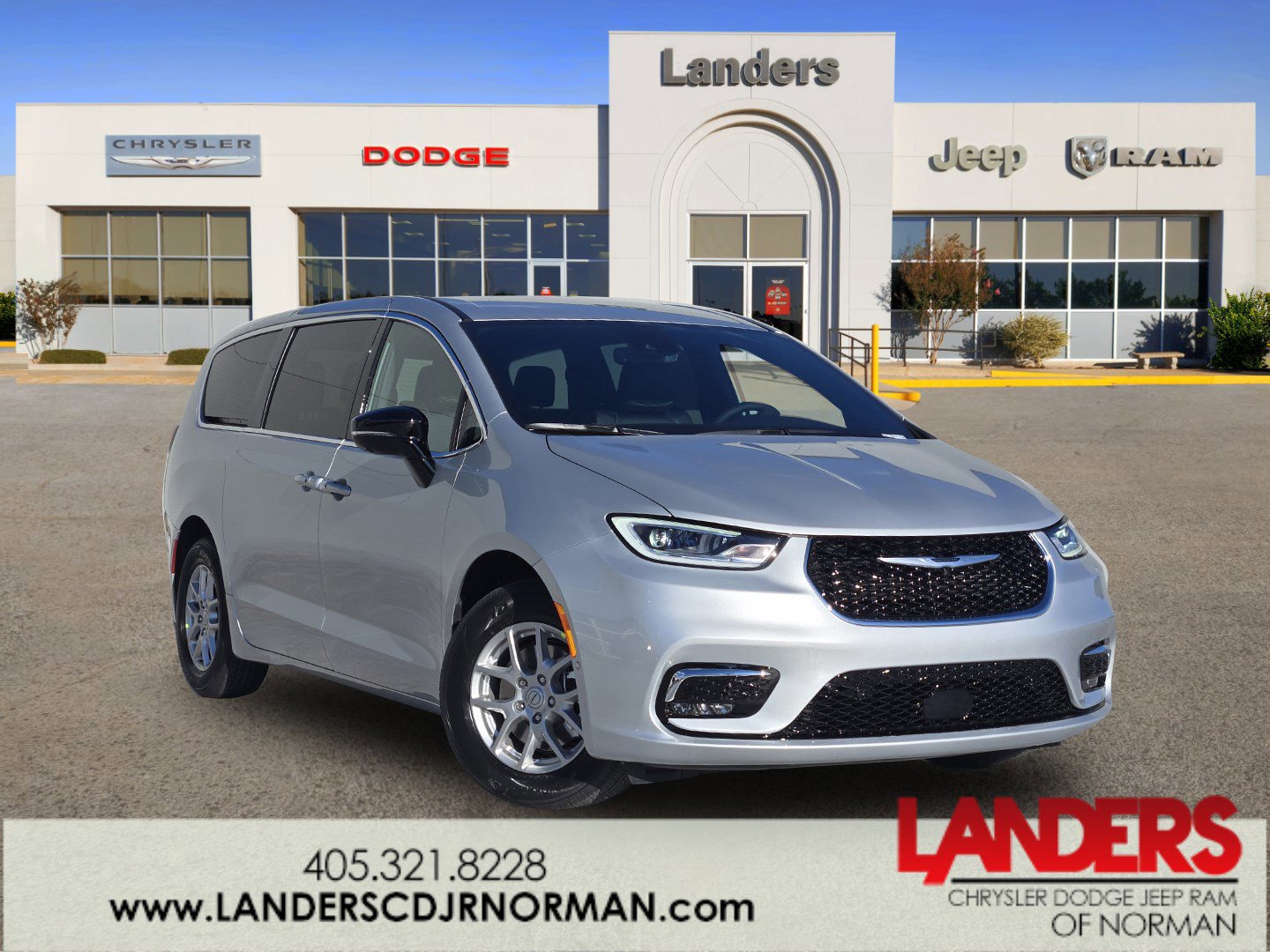 2026 Chrysler Pacifica Select's photo