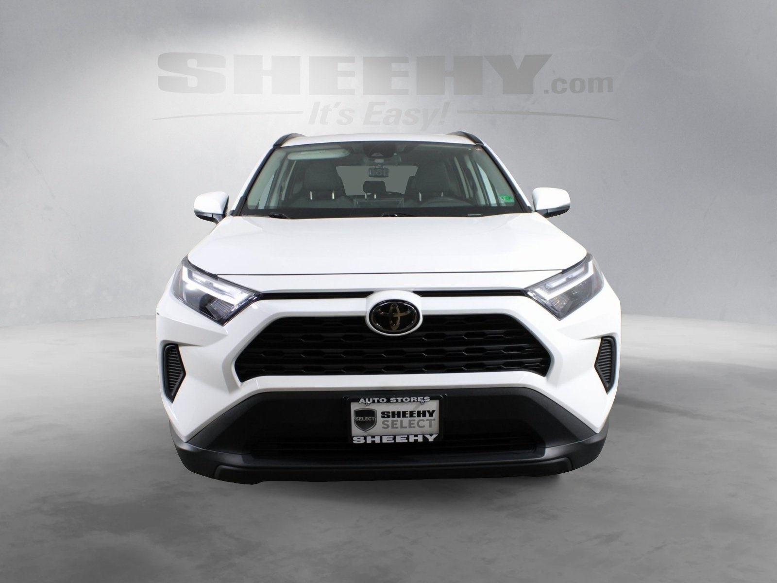 2022 Toyota RAV4 XLE photo 2